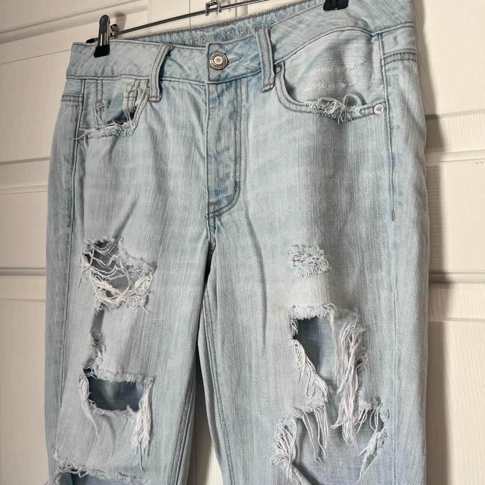 American Eagle Tomgirl Size 4 Distressed Womens Jeans Ankle Cropped Light Wash